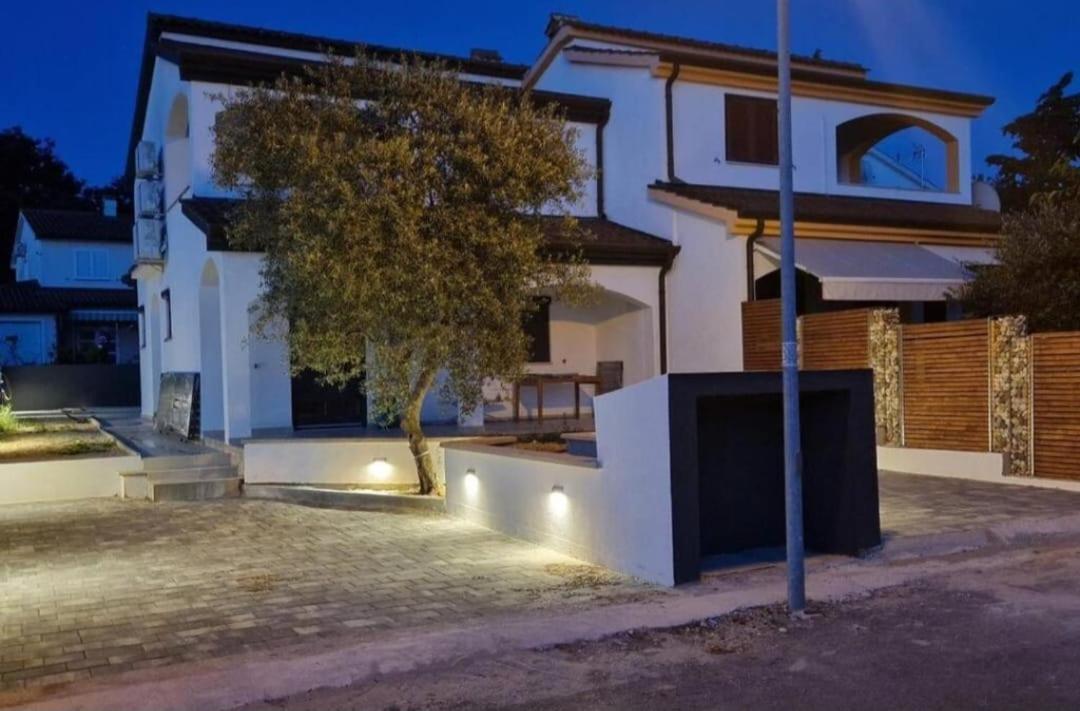 Villa Castanea - Kuca Za Odmor S Bazenom Kukci Exterior photo